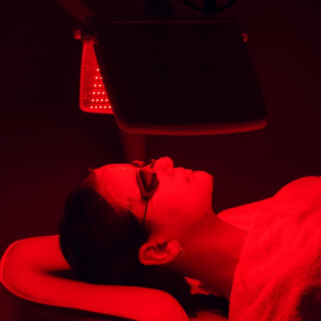 woman under red light therapy