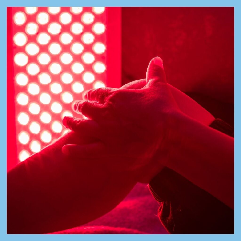 knee in red light therapy